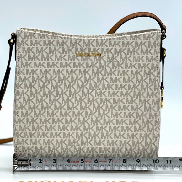 Michael Kors Large Messenger Bag Vanilla - Picture 7 of 13